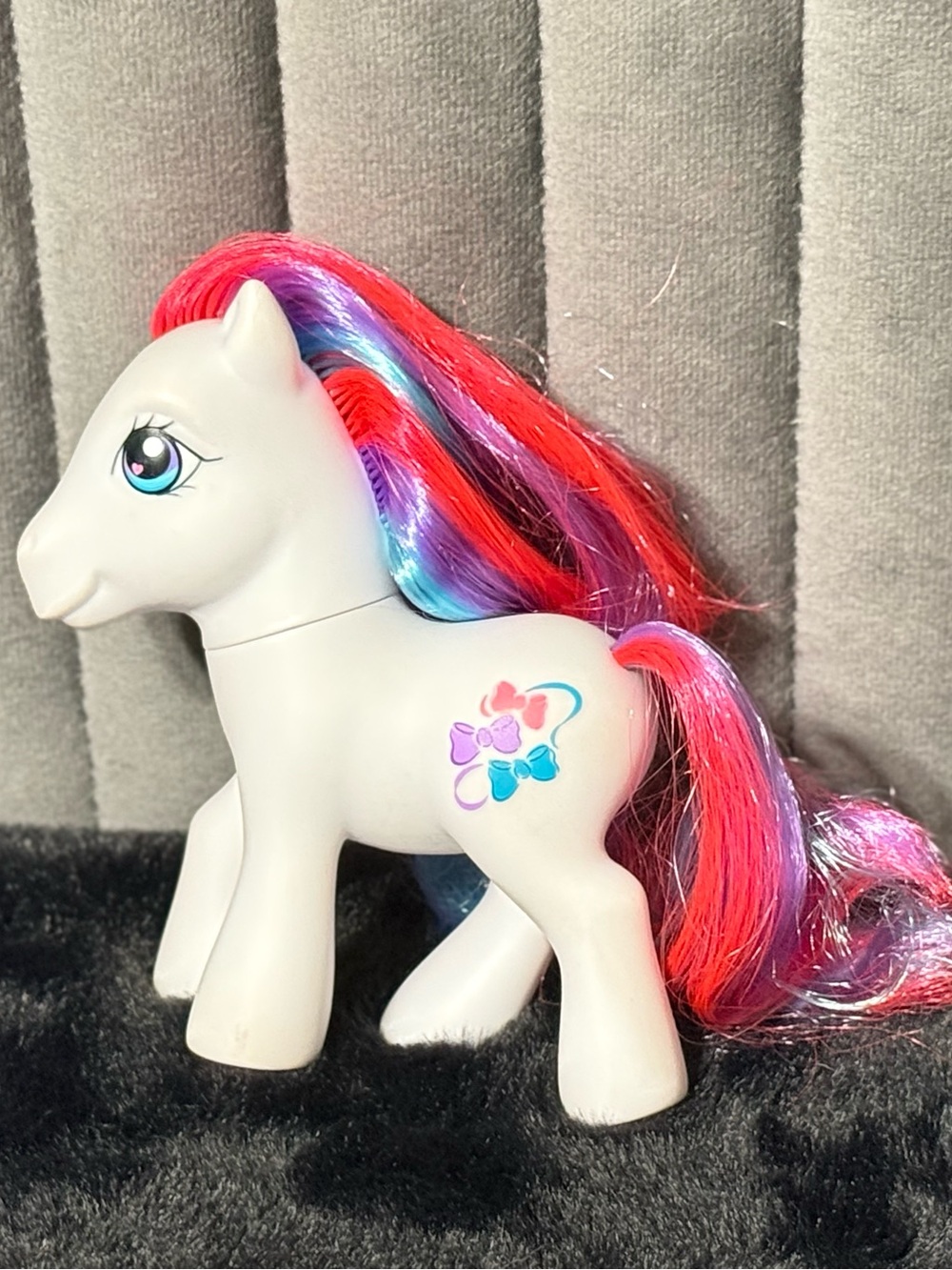 2006 My Little Pony G3 Bow Tie White Pony Figure Pink Purple Blue Hair Hasbro